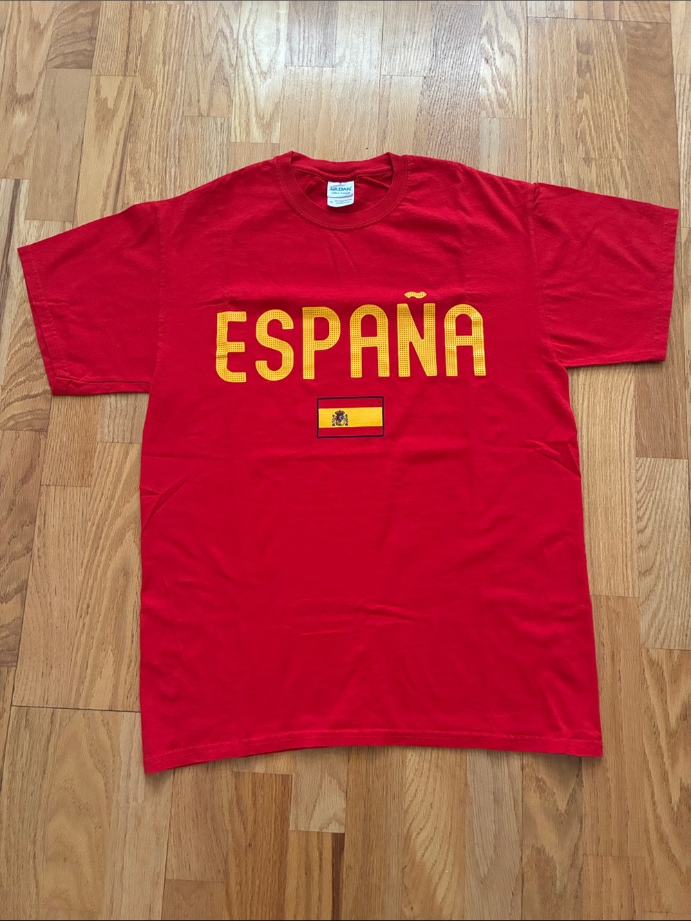 Red España Graphic Tee with Yellow Lettering - Size Medium